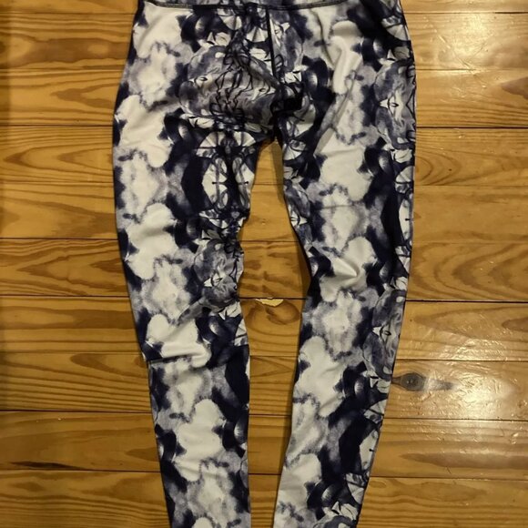 Lululemon Size 8 Tie Dye Low Rise Leggings Dark Blue/purple - Picture 4 of 5